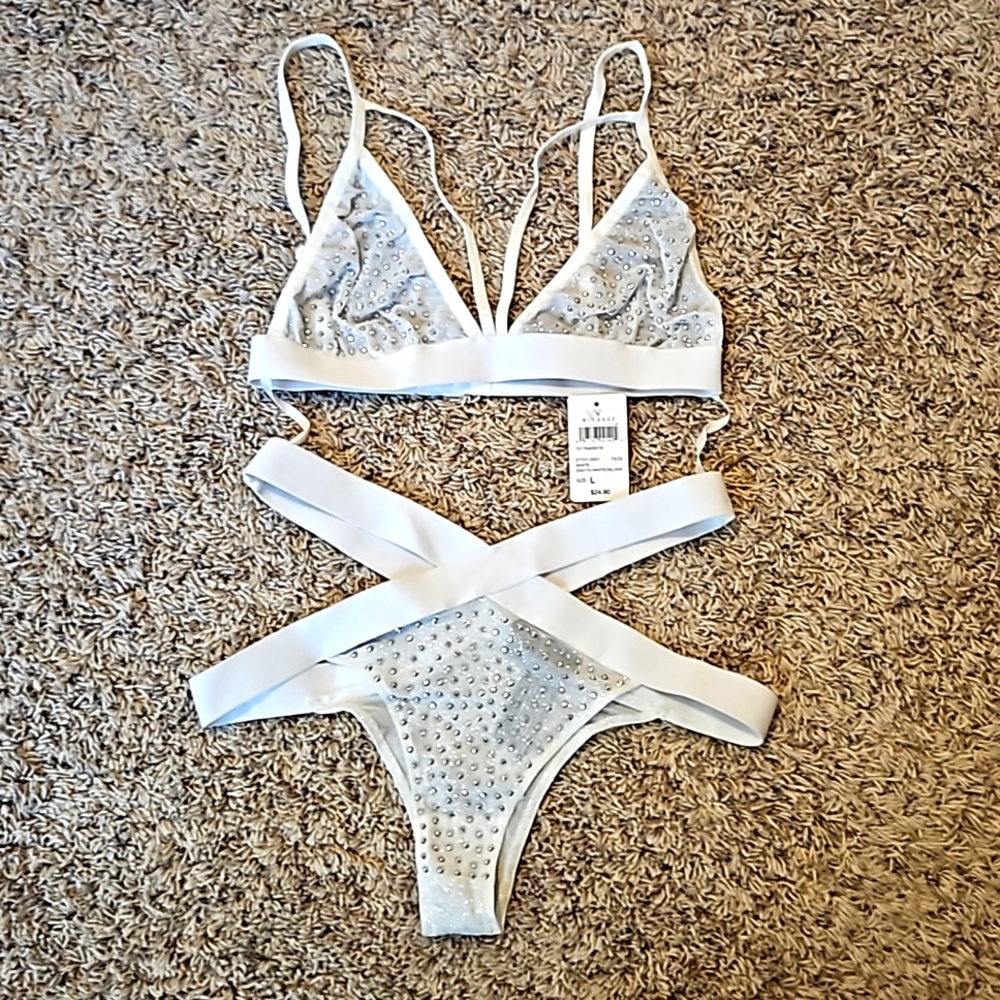 Windsor White Silver Bra and Underwear Set sz L Large NWT